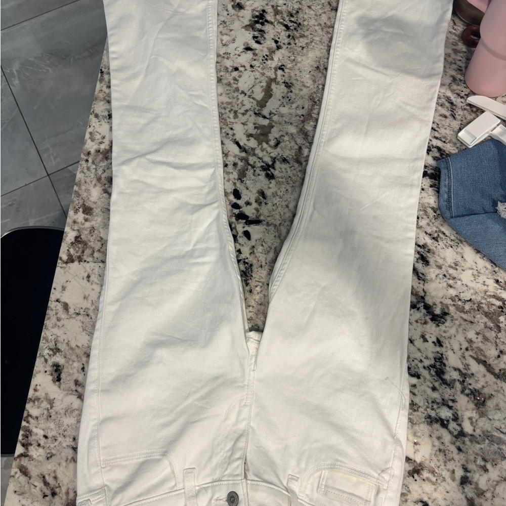 Hollister White Skinny Jeans Sleek and Modern